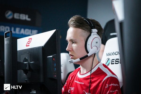 吉米神！ Jimpphat 得到了1.26的评分，帮助团队晋级半决赛